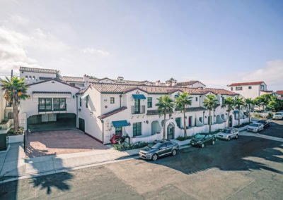 Las Palmas Apartments on Avenida Serra